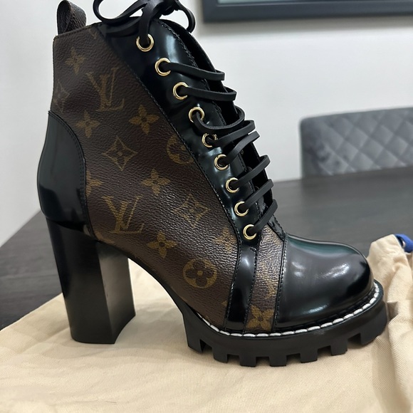 Star Trail Ankle Boot, only used once. 
Like knew. - Picture 1 of 7